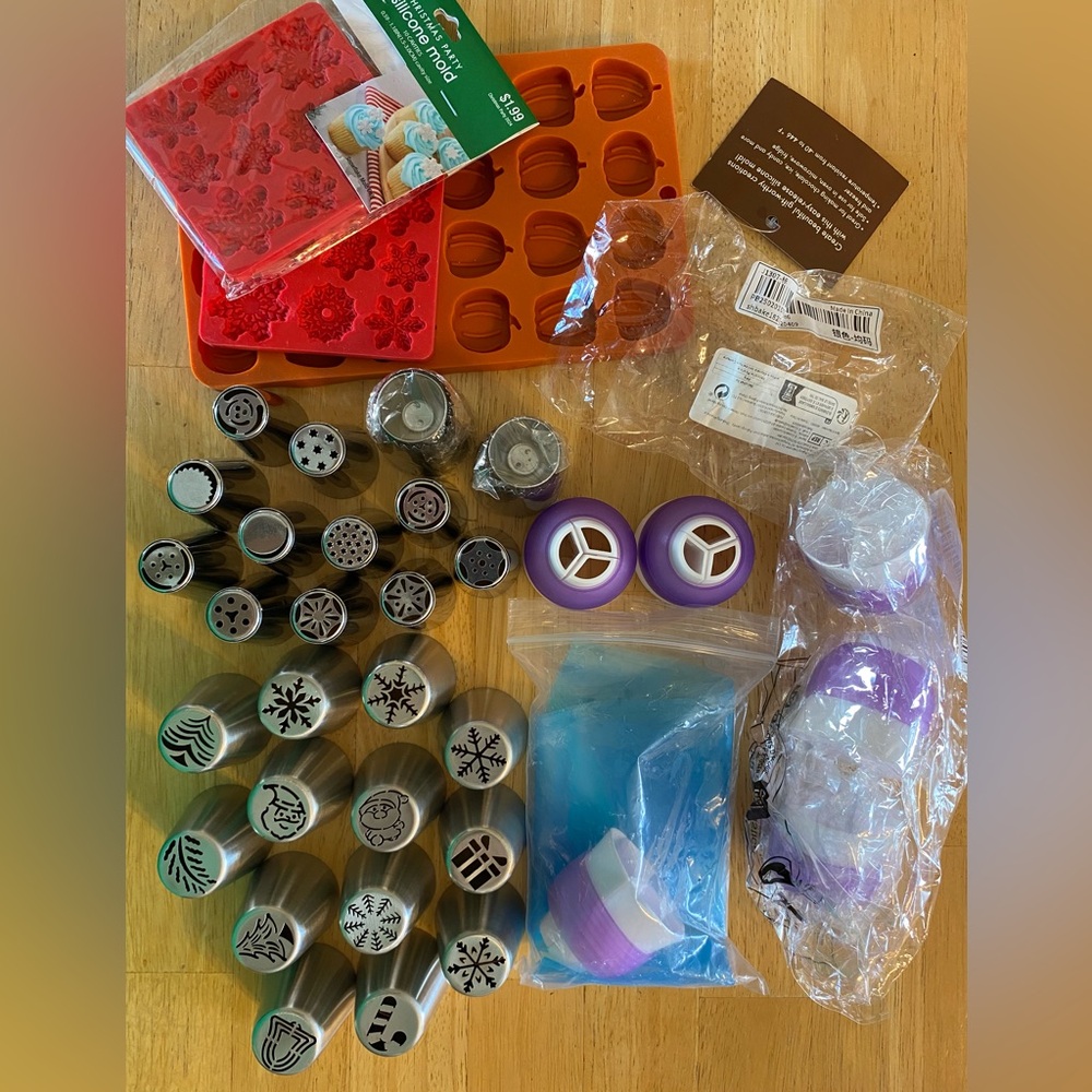 Baking and Decorating Set with Tips and Molds/Fondant Items